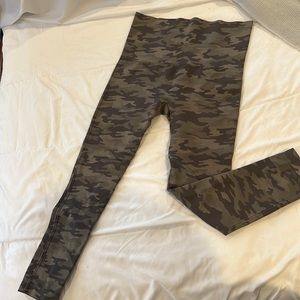 SPANX Camouflage Women’s cropped leggings